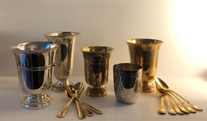 Lot including : 
- In silver and silver gilt:...