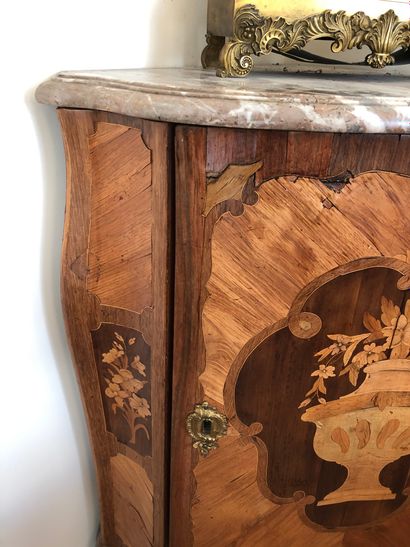null Veneer and marquetry encoignure opening by a door, small cambered feet, decorated...
