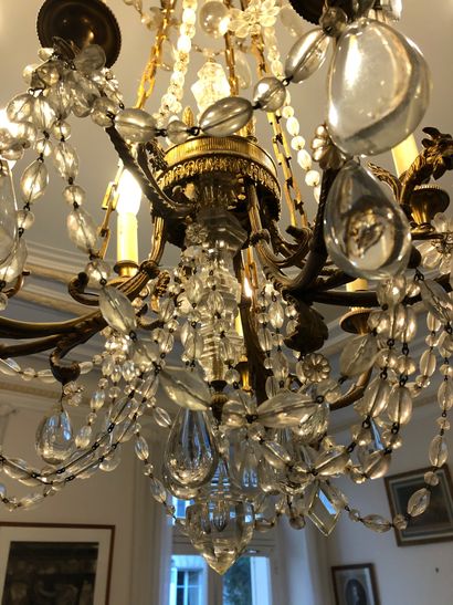 null Chandelier in chased and gilded bronze with nine arms of light, drops, pendants...