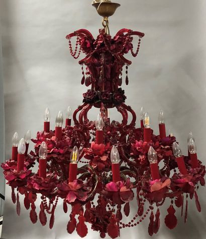 Important glass and red crystal chandelier...