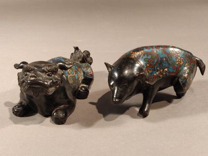 Lot of two animal subjects in bronze and...