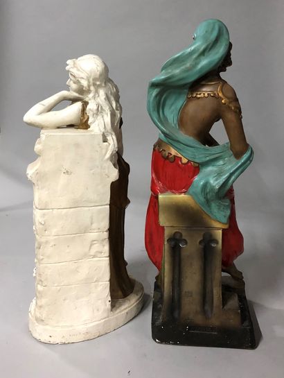 null Lot including : 

- Oriental dancer

Statuette in polychrome plaster

Numbered...