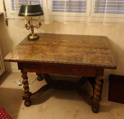 null Lot including: 

- An oak table with rich inlaid decoration of a flowering vase,...