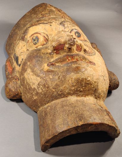 null Grand masque en bois polychrome

Népal, XXe siècle 

68 x 40 cm

Provenance...