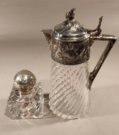 null 
Mannette in silver including :


A tray, a carafe, a tumbler, a bottle, various...