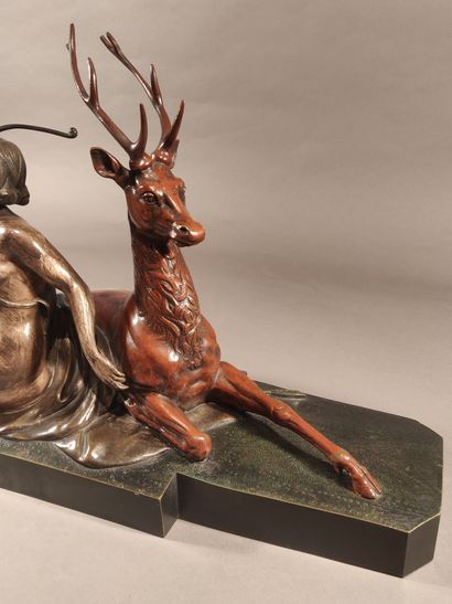 null MORANTE (c.1882-1960)

Diane au cerf, vers 1933

Bronze à triple patine, verte,...