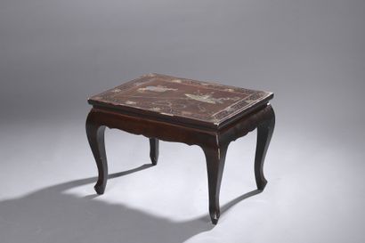 null Tray in lacquer. Mounted as a coffee table.

China.

40 x 50 x 45 cm