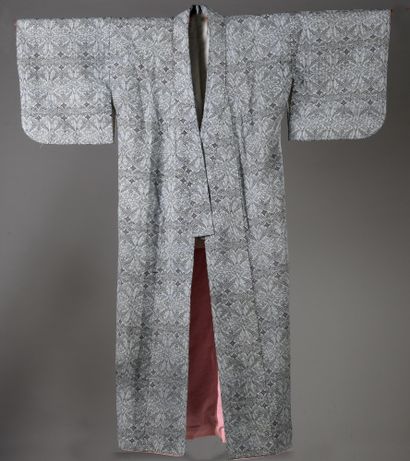 null Silk KIMONO embroidered with gray and purple threads and decorated with geometrical...