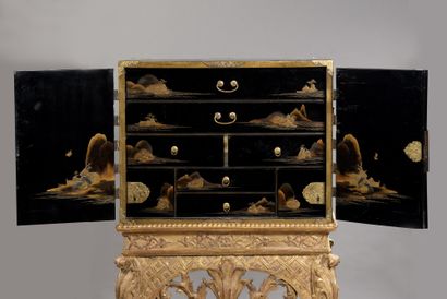 null CABINET in gold lacquer on a black background, the sides, the leaves and the...