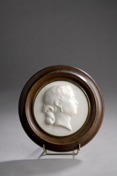 null Georges JACQUOT (1794-1874)

Right profile of a woman with a pearl 

White marble...