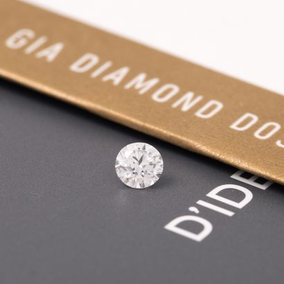  Diamant rond pesant 0.40 carat, couleur D, pureté Si1. 
GIA n° : 2175577244 du ...