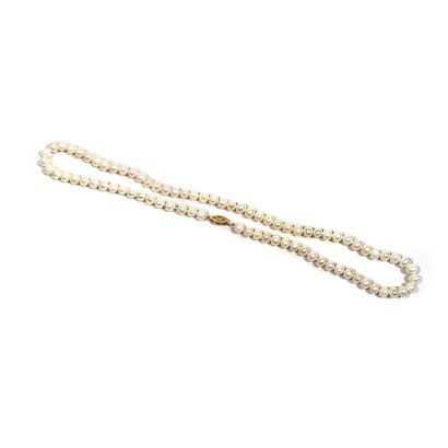  Bracelet en or jaune 18K 750 ‰, composé de quatre rangs de perles de culture, muni...
