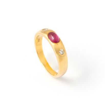 18K yellow gold ring set with a cabochon...