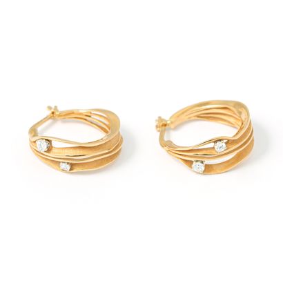 null Annamaria Cammilli

Pair of earrings in 18K yellow gold punctuated with round...