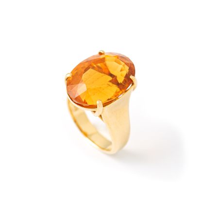 Ring in 18K yellow gold centered with an...