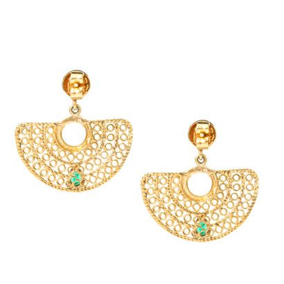 null Pair of 18K yellow gold earrings holding respectively a pear cut emerald.

Marked...