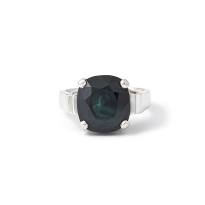 null Ring in 18K white gold with a sapphire.

Marked 750.

Dimensions of the sapphire:...
