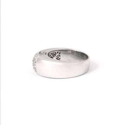 null Ring in 18K white gold set with diamonds.

Marked 750.

Finger size: 54.5.

Gross...