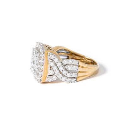 null Ring in 18K yellow and white gold set with round diamonds.

Scratches. Marked...