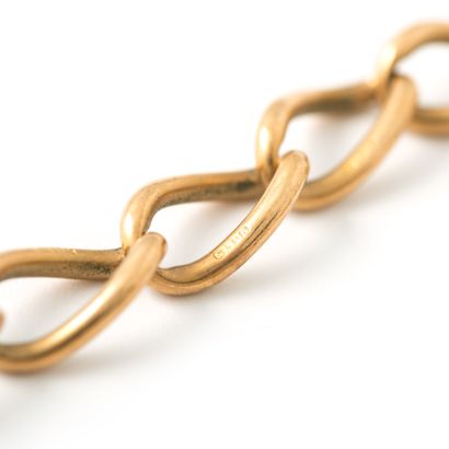 null Bracelet en or jaune 9K.

Poinçons J.G. & S.

Longueur: 16.50 cm.

Poids: 18.70...