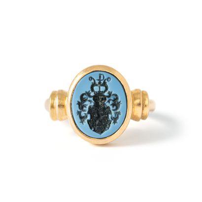 null Yellow gold ring 18K decorated with an intaglio on agate nicolo representing...