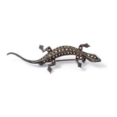null Set of five silver 800‰ brooches depicting salamanders, faceted elements, colored...