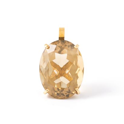 null Pendentif en or jaune 18K retenant une citrine ovale.

Egrisures.

Hauteur:...