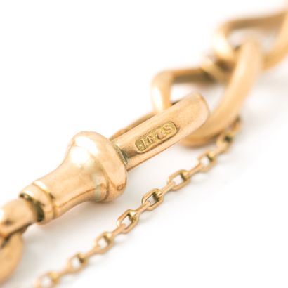 null Yellow gold bracelet 9K.

Hallmarks J.G. & S.

Length: 16.50 cm.

Weight: 18.70...