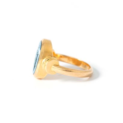null Yellow gold ring 18K decorated with an intaglio on agate nicolo representing...