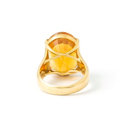null Ring in 18K yellow gold centered with an oval citrine.

Marked 750.

Dimensions...