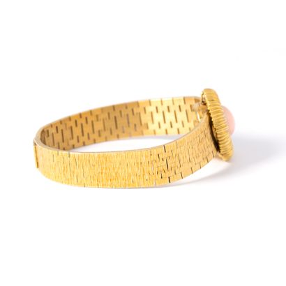 null Piaget

Bracelet watch in 18K yellow gold with a lid set with a red coral*.

Circa...