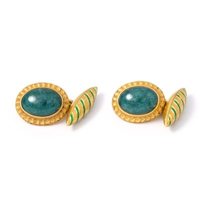 null Pair of cufflinks in 18K yellow gold set with cabochon aventurines and green...