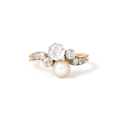 null 18K yellow gold and platinum ring set with old cut diamonds and a pearl.

Early...