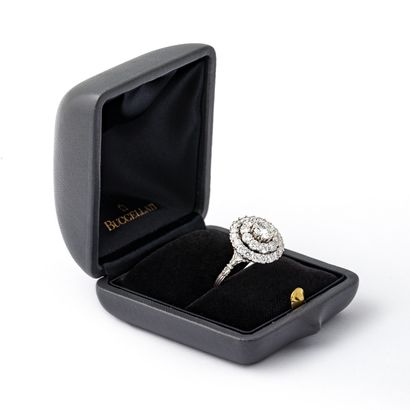 null Buccellati

Platinum 950‰ ring set with round diamonds, including a larger central...