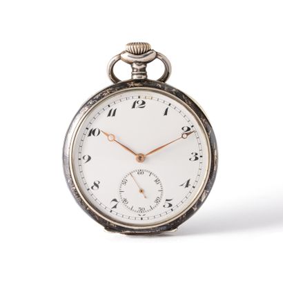 null Silver 800‰ and 18K rose gold pocket watch depicting a hunter and his dogs.

Late...