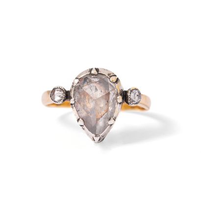 null 18K yellow gold and silver 800‰ ring centered with a pear-shaped rose-cut diamond...