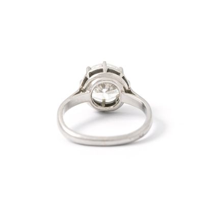 null Platinum ring centered with a diamond mounted in solitaire.

French hallmark.

Round...