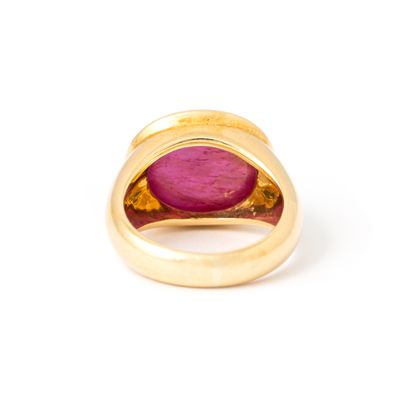 null Ring in 18K yellow gold with a cabochon ruby.

Marked 750.

Dimensions of the...