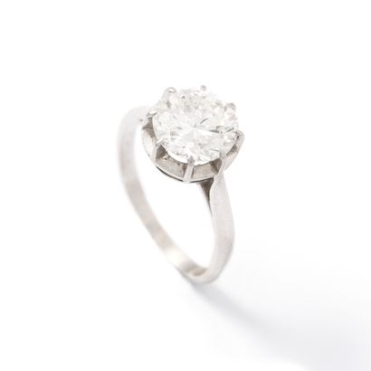 null Platinum ring centered with a diamond mounted in solitaire.

French hallmark.

Round...