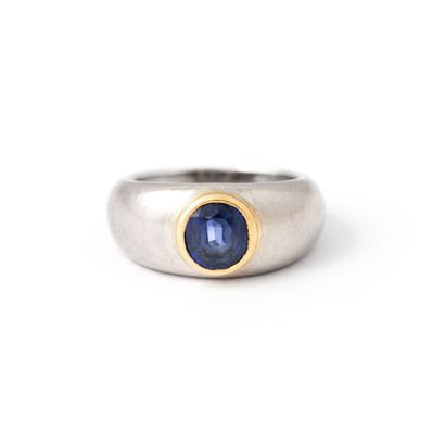 null Ring in 18K white gold centered with a round sapphire about 1.00 carat, set...