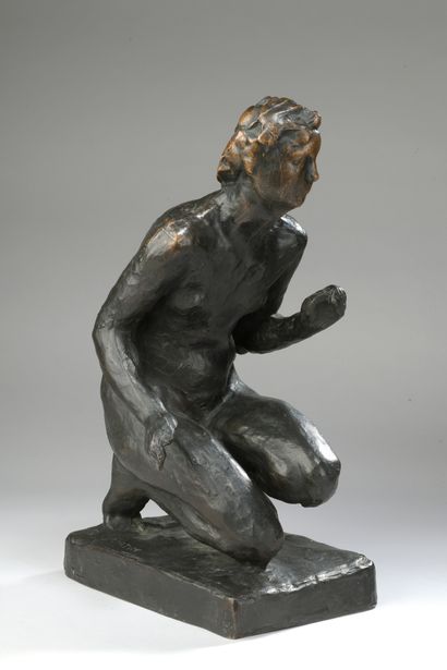 null Raymond Martin (1910-1992) 

Femme agenouillée

Bronze à patine brune

Signé...