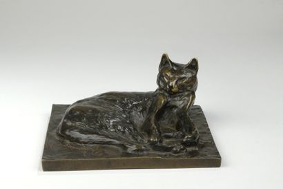 null Théophile Alexandre Steinlen (1859-1923) 

Chat couché

Bronze à patine brune

Signé...