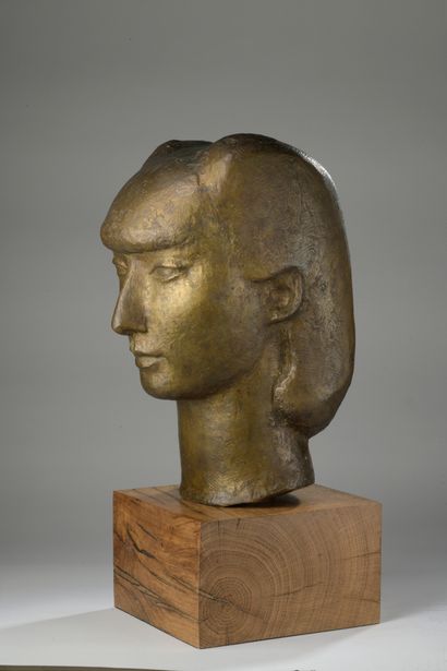 null Marcel Gimond (1894-1961)

Portrait of a woman

Bronze with golden patina

Signed...