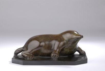 null François Galoyer (1944)	

La taupe

Épreuve en bronze à patine brun-vert nuancée

Fonte...