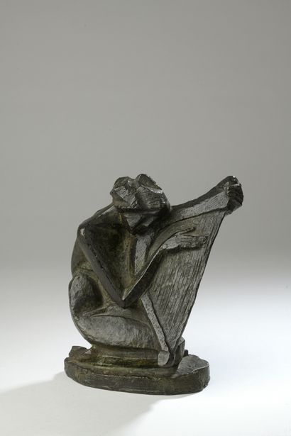 null Akop Gurdjan (1881-1948) 

Woman with a lyre

Bronze with green patina Signed...