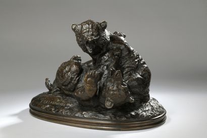 null Paul-Edouard Delabrièrre (1829-1912) 

Combat d’ours

Bronze à patine brune

Signé...