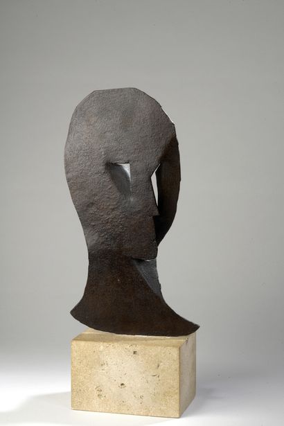 null Julio Gonzalez (1876-1942) 

Masque d’adolescent, 1929-1930

Épreuve en bronze,...