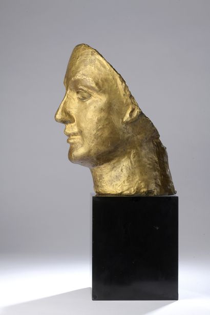 null Othon Coubine (1883-1969) 

Masque de femme

Bronze à patine mordorée Signé...
