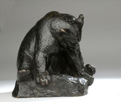 null Georges-Lucien Guyot (1885-1973)

Bear

Bronze with brown patina 

Signed "...