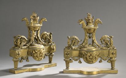 null PAIR OF CHENETS in gilded and chased bronze decorated with a fire pot with uprights...